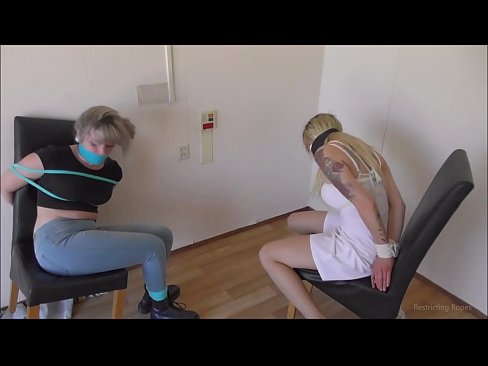 ❤️ Ferslave / fêstbûn en gagged / famke yn need ❤️ Russyske porno op fy.fuckmymac.ru ☑