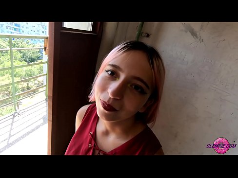 ❤️ Studint Sensual sûget in frjemdling yn 'e bûtenwrâld - Cum op syn gesicht ❤️ Russyske porno op fy.fuckmymac.ru ☑